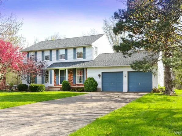 46 Scattertree Ln, Orchard Park, NY 14127