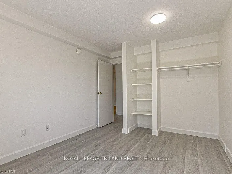 733 Deveron Cres #212 — Photo 12