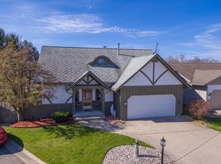 228 E Chester Dr, Grand Ledge, MI 48837