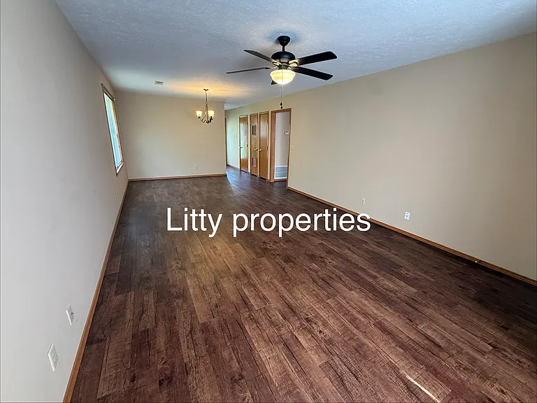 1505 Stonebrook Ct — Photo 3