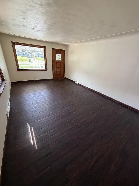 828 E. Lucius Ave. — Photo 3