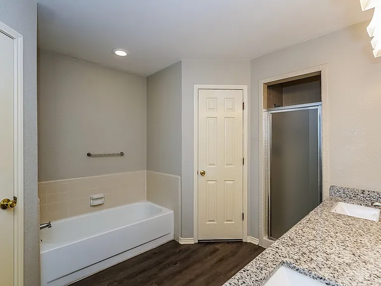 709 Daniels Dr — Photo 12