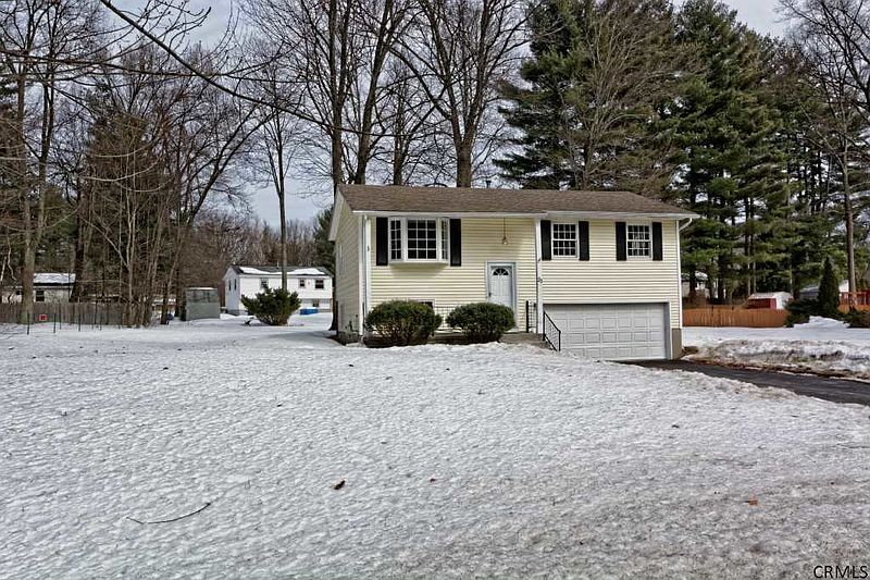 2nd image of 20 WHIPPLETREE Road