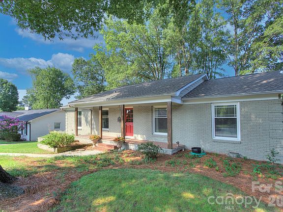 4th image of 1140 Bevis Dr