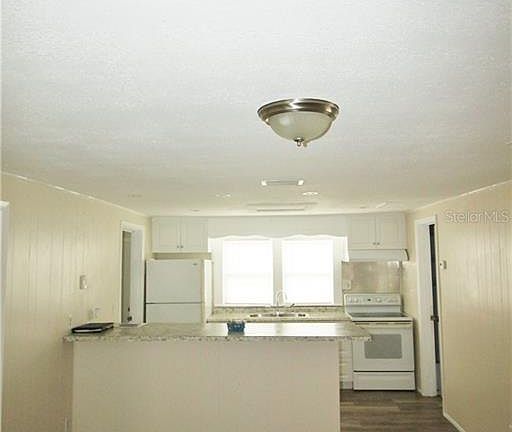 5th image of 303 NW 7th St