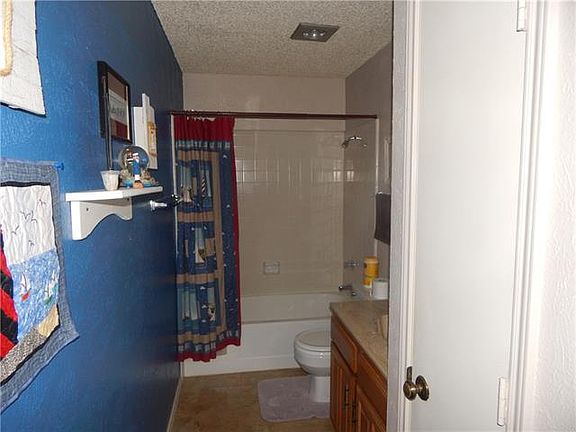 5th image of 825 Woodcrest Dr