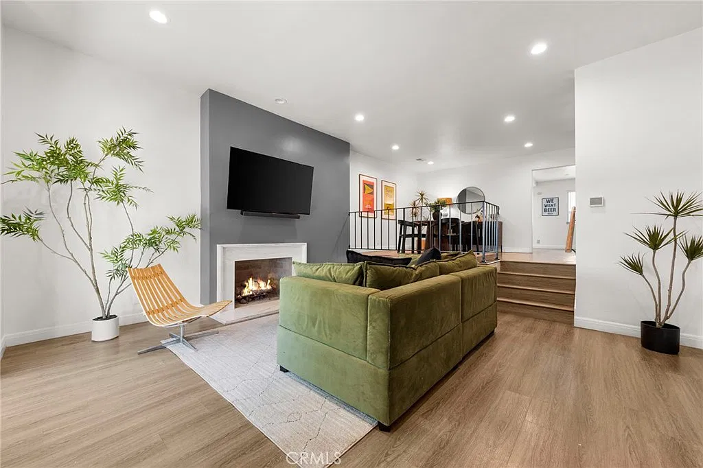 3 bed, 2.5 bath, 1800 sqft, $4,700 — Photo 3