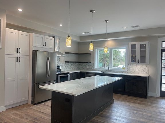 4th image of 1640 Sound Ave