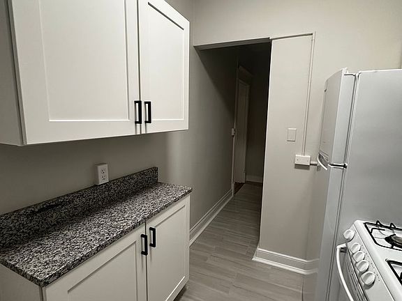 3rd image of 119 W Burnett Ave APT 7