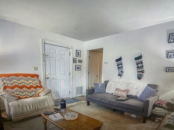 4th image of 719 Village Ln #40