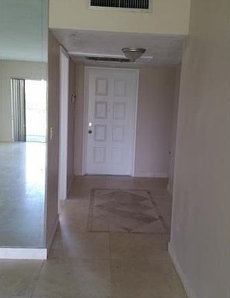 4th image of 2900 N Palm Aire Dr APT 402