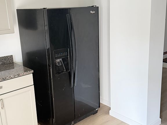 5th image of 27 E Pembroke Rd #1