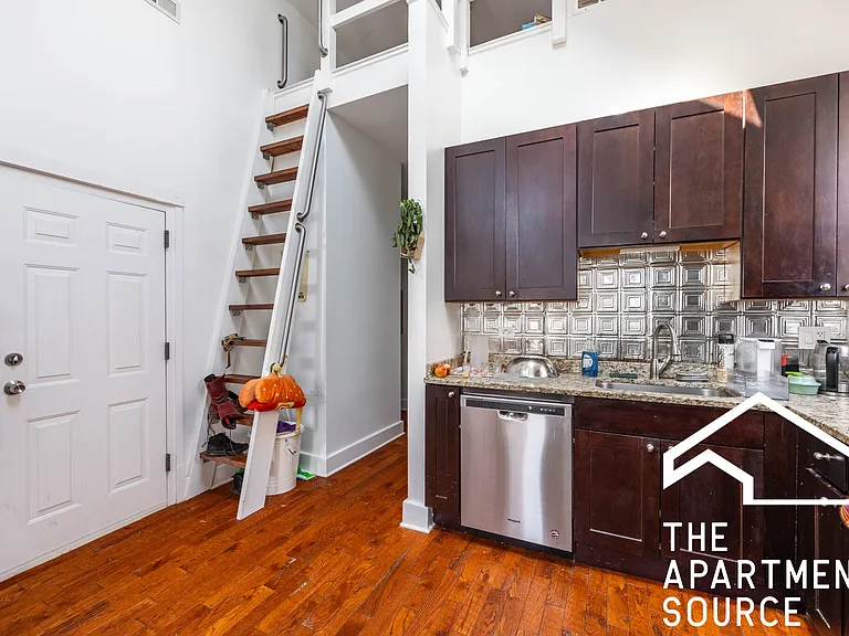 1820 S Throop St #2F — Photo 3