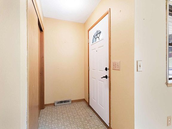 4th image of 4329 N Pine St