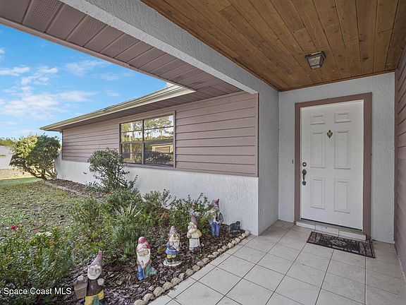 5th image of 284 Emerson Dr NW