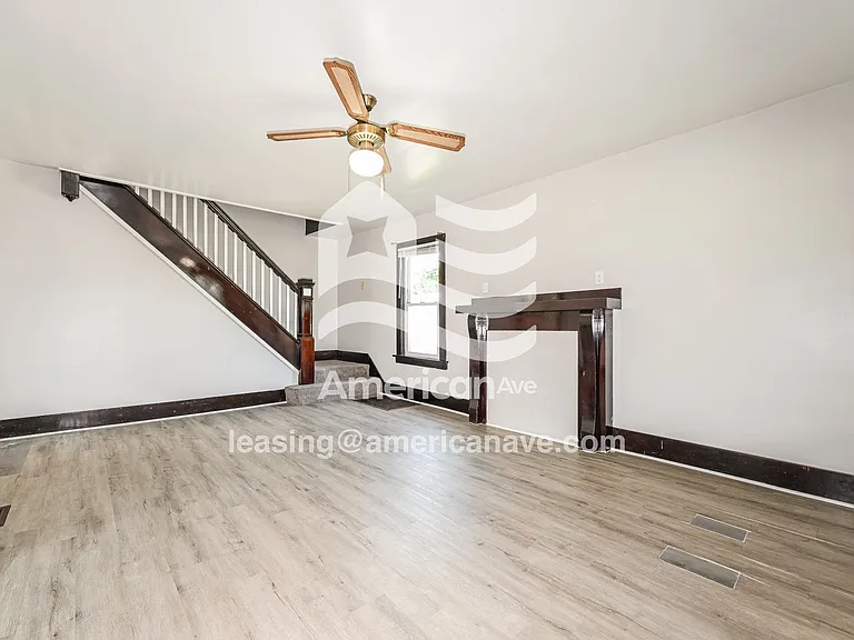 1394172_002_living_room_2.jpg