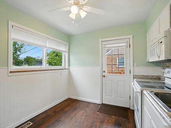 3rd image of 1024 Morado Dr