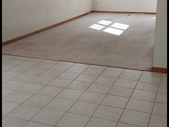 4th image of 211 Maple St