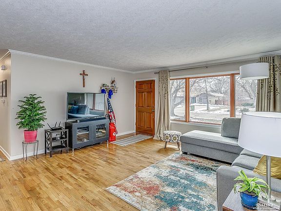4th image of 2407 Melrose Ln