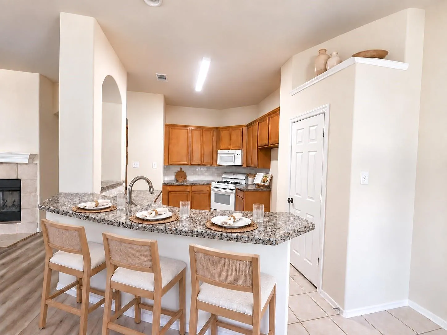 3 bed, 2.0 bath, 1707 sqft, $1,950 — Photo 3