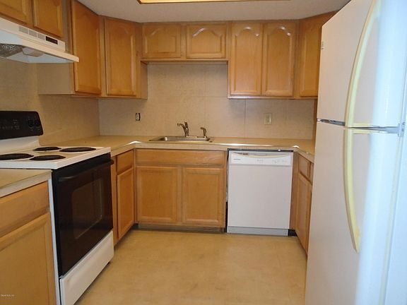 2nd image of 547 Fairways Cir #0