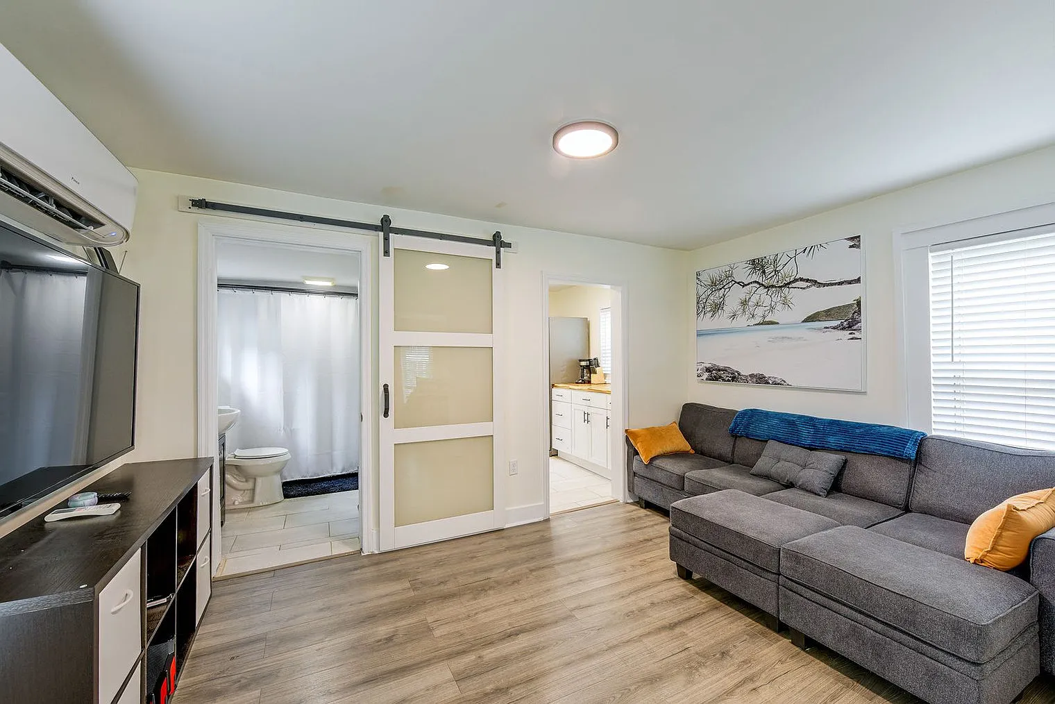 1 bed, 1.0 bath, 538 sqft, $1,623 — Photo 2