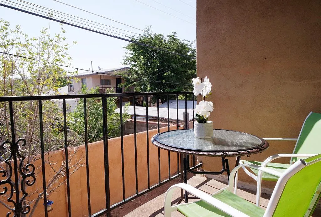422 Texas St NE — Photo 1