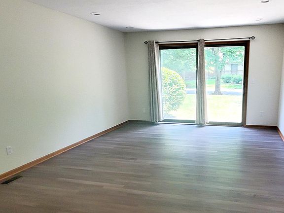 5th image of 203 Bona Vista Dr NW #203