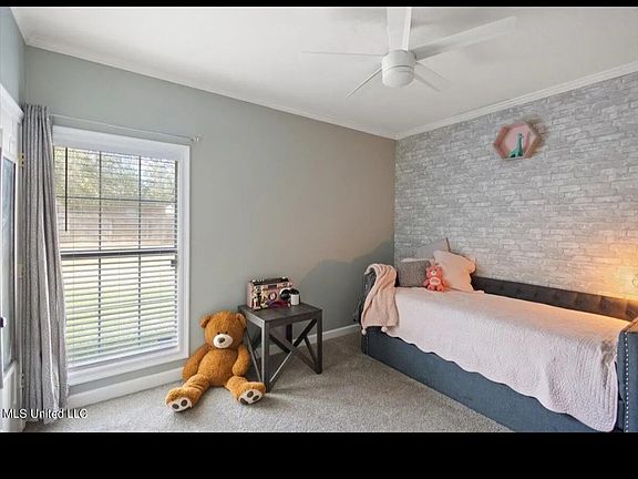 5th image of 104 Turnberry Cv