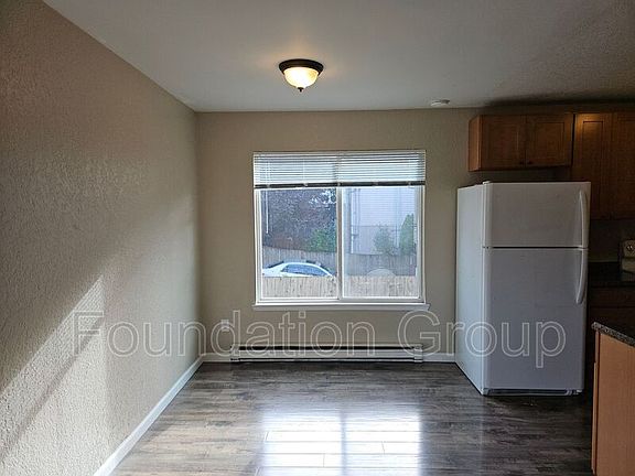 5th image of 10521 Midvale Ave N Unit 102