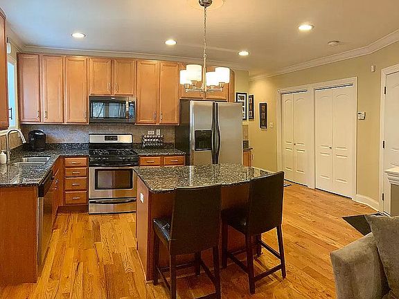 4th image of 2417 W Foster Ave #1E