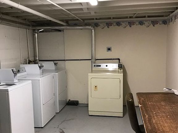 4th image of 1310 E Kilbourn Ave #2