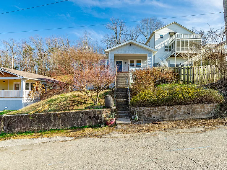 516 Moonhollow Ln — Photo 2