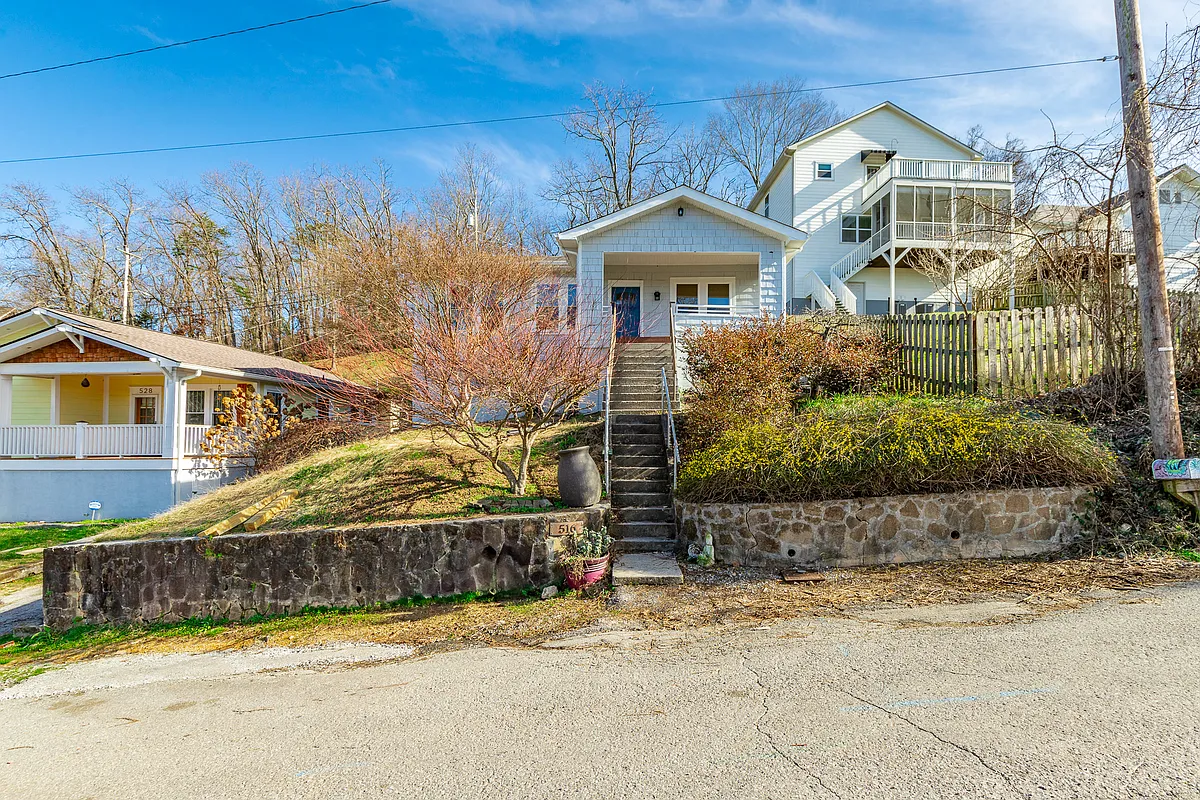 Building Photo - 516 Moonhollow Ln