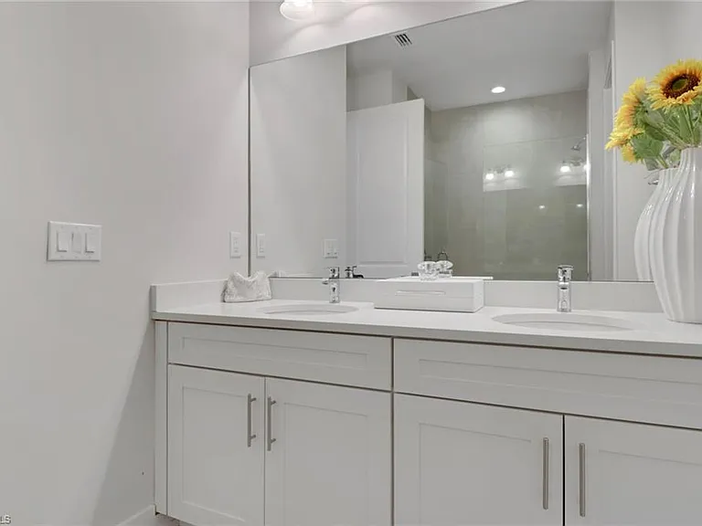 12973 Pembroke Dr — Photo 11