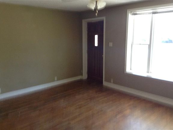 3rd image of 713 Sycamore Dr