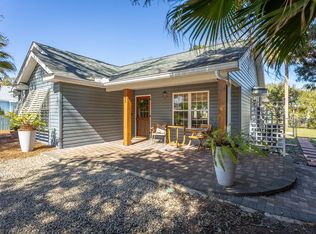 65 16th St, Apalachicola, FL 32320