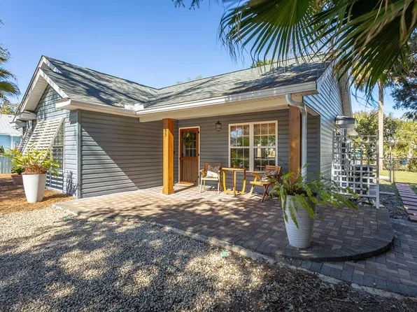 65 16th St, Apalachicola, FL 32320