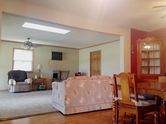 4th image of 411 East St