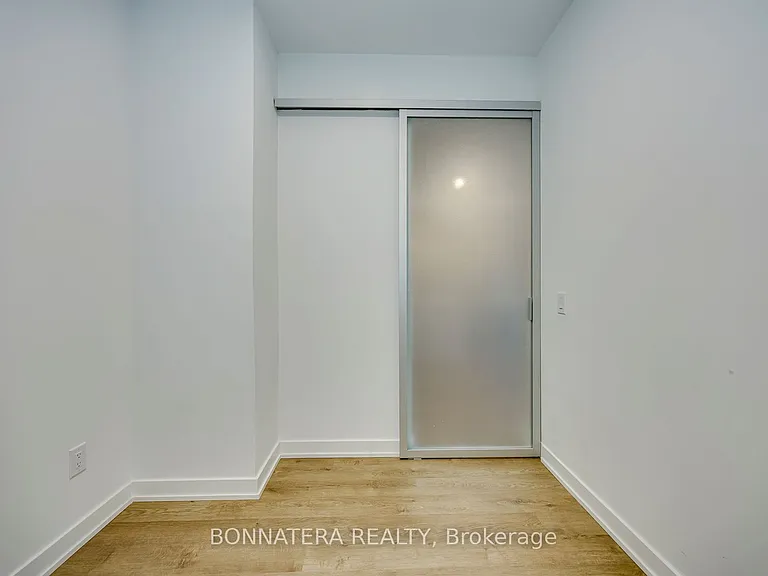 5105 Hurontario St #408 — Photo 31