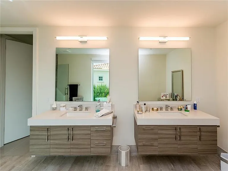 240 Shore Ct — Photo 25