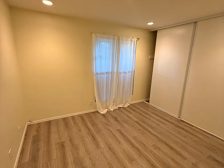 236 Red Oak Dr E #I — Photo 5