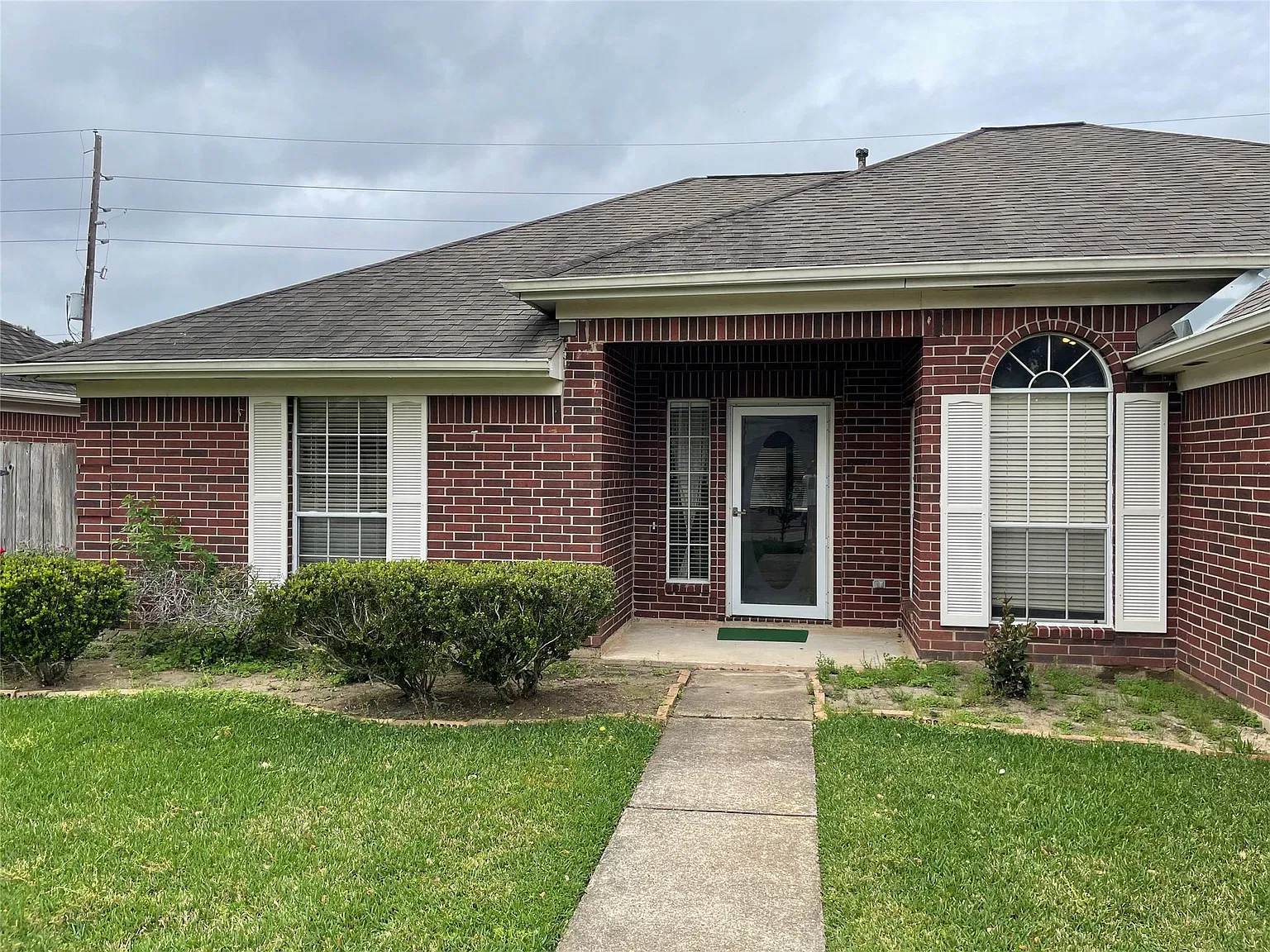 4 bed, 2.0 bath, 2060 sqft, $2,500 — Photo 1