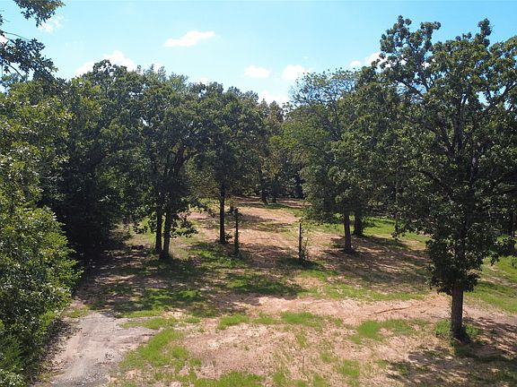 2nd image of 15 Oakridge Cir