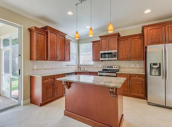 4th image of 11044 Lakeland Cir