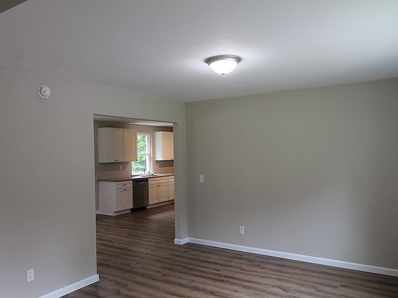 4th image of 3820 Montview Dr