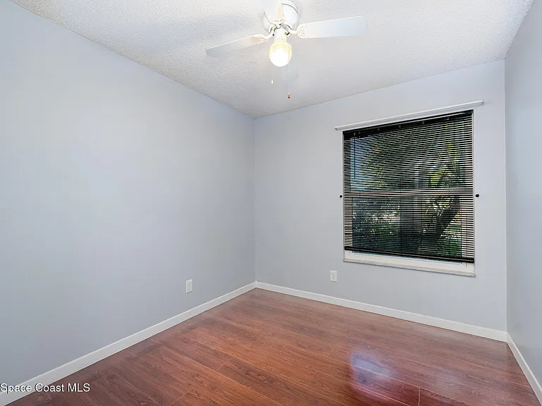 511 Biscayne Ln — Photo 13