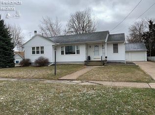 918 E 2nd St, Pt Clinton, OH 43452
