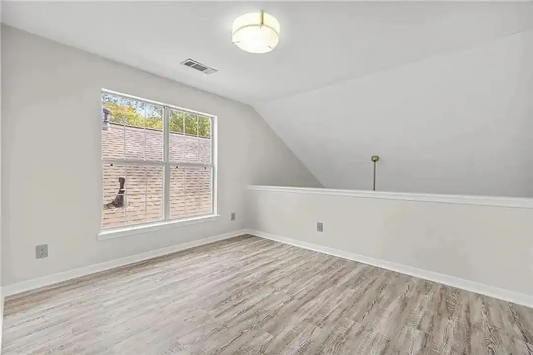 3 bed, 2.5 bath, 1572 sqft, $2,500 — Photo 4
