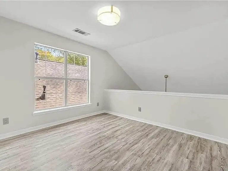 1288 Gates Cir SE — Photo 4